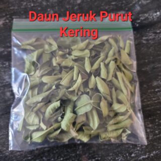 Dried Kaffir Lime Leaf (Daun Jeruk Purut Kering)- 0.2 oz