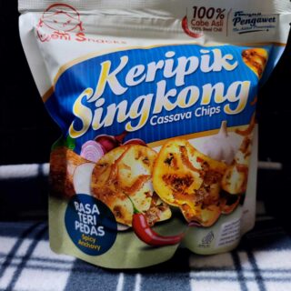 Leni Teri Singkong Pedas Manis Keripik Balado Matang (Spicy Cassava Anchovy Crackers) - 139g (4.9 oz)